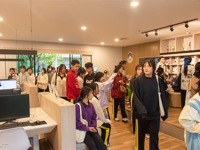 คณะศิลปศาสตร์ต้อนรับคณะอาจารย์และนักเรียน เพื่อศึกษาดูงานด้านหลักสูตรและการจัดการเรียนการสอนระดับปริญญาตรี
