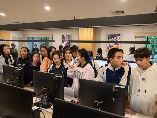 คณะศิลปศาสตร์ต้อนรับคณะอาจารย์และนักเรียน เพื่อศึกษาดูงานด้านหลักสูตรและการจัดการเรียนการสอนระดับปริญญาตรี