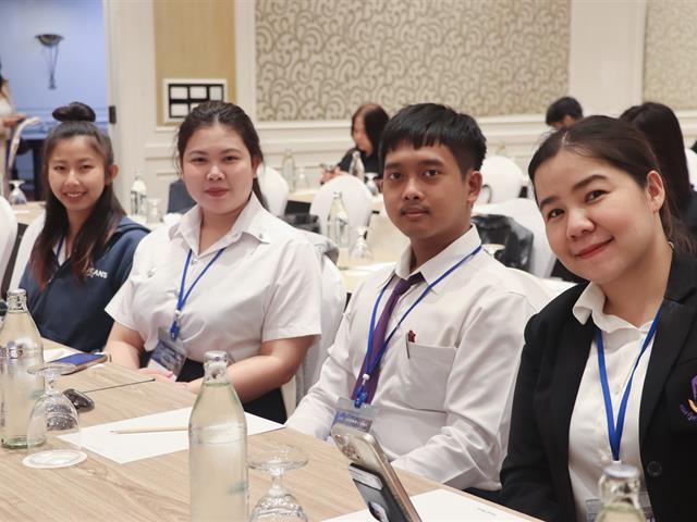 คณะรัฐศาสตร์และสังคมศาสตร์ 