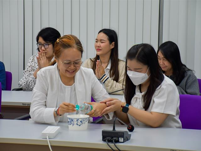 วิทยาลัยการศึกษา จัดกิจกรรมทำบุญขึ้นปีใหม่ ใส่บาตรข้าวสารอาหารแห้ง และถวายภัตตาหารเพล 