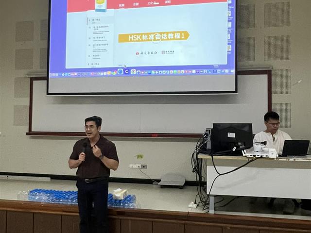 คณะศิลปศาสตร์จัดโครงการส่งเสริมการเรียนรู้ภาษาจีนผ่านสื่อเทคโนโลยีสารสนเทศจีน