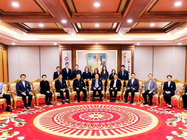 บริหารจัดการทันสมัยมีประสิทธิภาพ โปร่งใส และมีธรรมาภิบาล มุ่งเน้นการบริหารจัดการที่มีประสิทธิภาพ โปร่งใส และตรวจสอบได้ พร้อมทั้งส่งเสริมความเป็นสากล ความก้าวหน้าทางสายอาชีพ การดูแลสุขภาพ สิ่งแวดล้อม และการพัฒนา Ranking ของมหาวิทยาลัยอย่างต่อเนื่อง