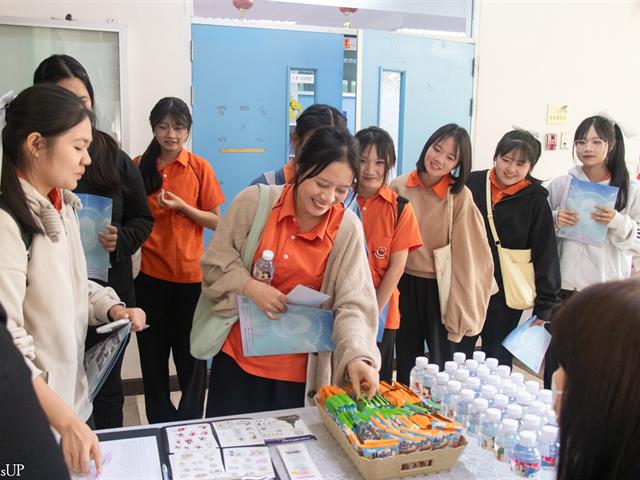 คณะศิลปศาสตร์ให้การต้อนรับคณะครูและนักเรียน โรงเรียนบ้านเทอดไทย จังหวัดเชียงราย
