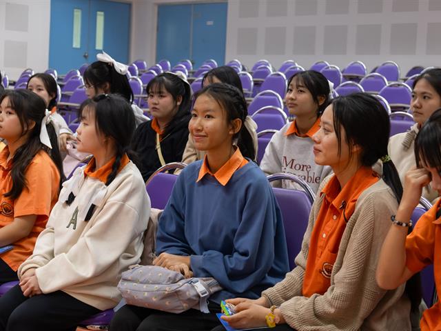 คณะศิลปศาสตร์ให้การต้อนรับคณะครูและนักเรียน โรงเรียนบ้านเทอดไทย จังหวัดเชียงราย