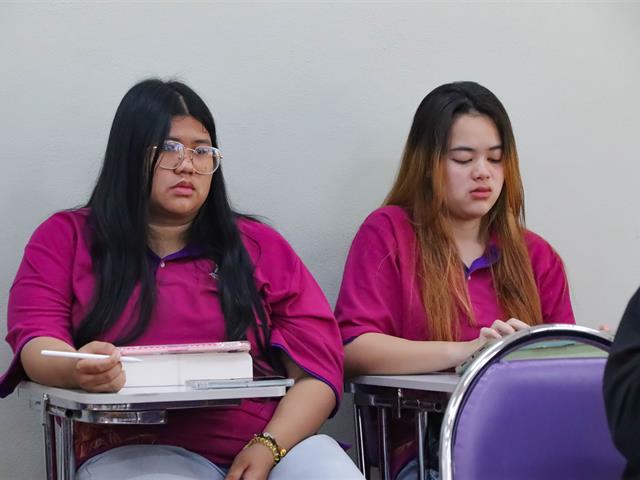คณะรัฐศาสตร์และสังคมศาสตร์ 
