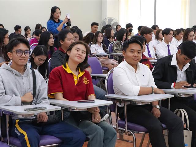 คณะรัฐศาสตร์และสังคมศาสตร์ 