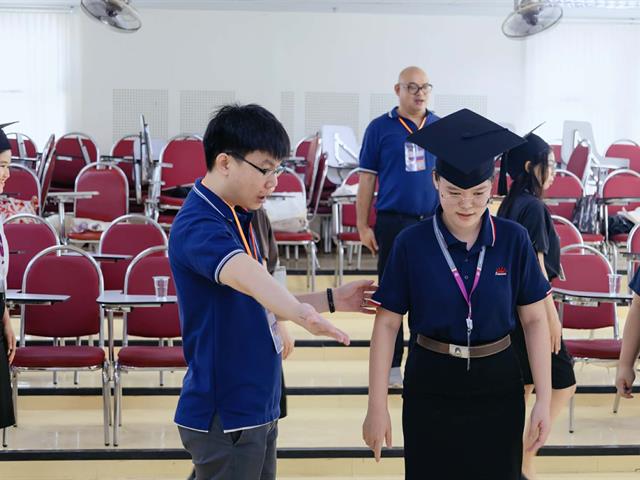 คณะกรรมการดำเนินงานพิธีพระราชทานปริญญาบัตร คณะศิลปศาสตร์ ดำเนินการฝึกซ้อมบัณฑิต เพื่อเตรียมความพร้อมการเข้ารับพระราชทานปริญญาบัตร ประจำปีการศึกษา ๒๕๖๗