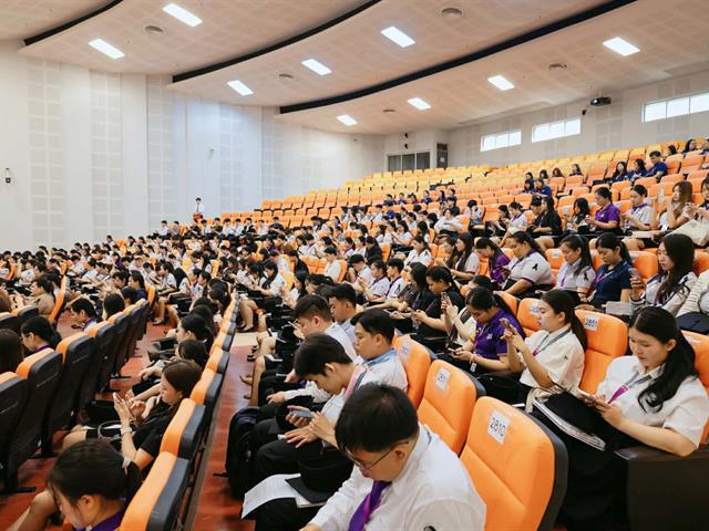 คณะกรรมการดำเนินงานพิธีพระราชทานปริญญาบัตร คณะศิลปศาสตร์ ดำเนินการฝึกซ้อมบัณฑิต เพื่อเตรียมความพร้อมการเข้ารับพระราชทานปริญญาบัตร ประจำปีการศึกษา ๒๕๖๗