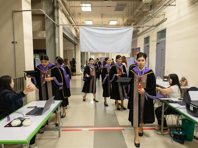 คณะกรรมการดำเนินงานพิธีพระราชทานปริญญาบัตร คณะศิลปศาสตร์ ดำเนินการฝึกซ้อมบัณฑิต เพื่อเตรียมความพร้อมการเข้ารับพระราชทานปริญญาบัตร ประจำปีการศึกษา ๒๕๖๗