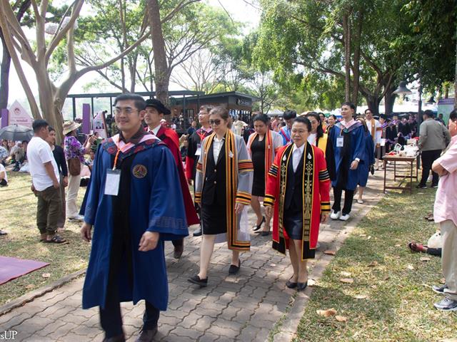 คณะกรรมการดำเนินงานพิธีพระราชทานปริญญาบัตร คณะศิลปศาสตร์ ดำเนินการฝึกซ้อมบัณฑิต เพื่อเตรียมความพร้อมการเข้ารับพระราชทานปริญญาบัตร ประจำปีการศึกษา ๒๕๖๗