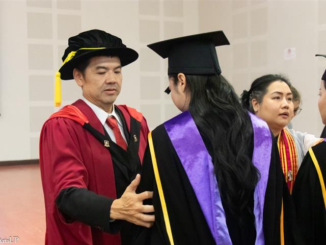 คณะกรรมการดำเนินงานพิธีพระราชทานปริญญาบัตร คณะศิลปศาสตร์ ดำเนินการฝึกซ้อมบัณฑิต เพื่อเตรียมความพร้อมการเข้ารับพระราชทานปริญญาบัตร ประจำปีการศึกษา ๒๕๖๗