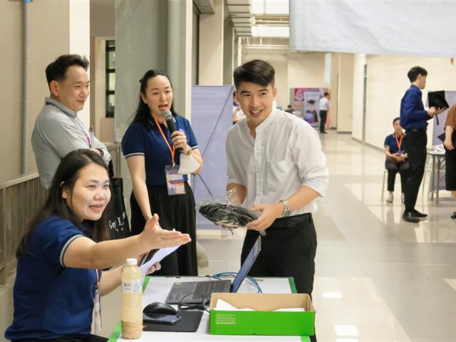 คณะกรรมการดำเนินงานพิธีพระราชทานปริญญาบัตร คณะศิลปศาสตร์ ดำเนินการฝึกซ้อมบัณฑิต เพื่อเตรียมความพร้อมการเข้ารับพระราชทานปริญญาบัตร ประจำปีการศึกษา ๒๕๖๗