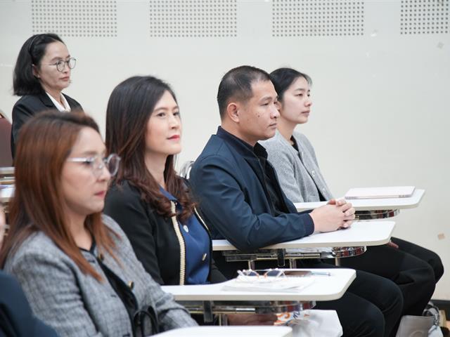 คณะรัฐศาสตร์และสังคมศาสตร์ 