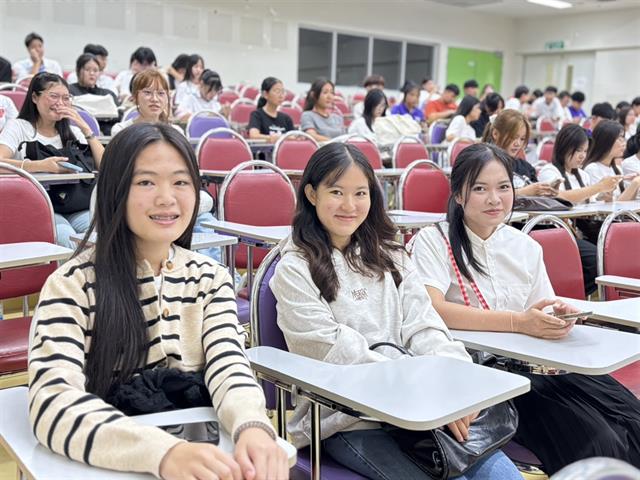 ศูนย์บรรณสารและการเรียนรู้ มหาวิทยาลัยพะเยา จัดปฐมนิเทศนิสิตใหม่ ฟ้ามุ่ยช่อที่ 16 แนะนำการใช้ห้องสมุด ฐานข้อมูลออนไลน์ e-Resources และแหล่งเรียนรู้ดิจิทัล