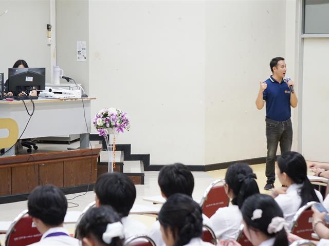 ศูนย์บรรณสารและการเรียนรู้ มหาวิทยาลัยพะเยา จัดปฐมนิเทศนิสิตใหม่ ฟ้ามุ่ยช่อที่ 16 แนะนำการใช้ห้องสมุด ฐานข้อมูลออนไลน์ e-Resources และแหล่งเรียนรู้ดิจิทัล