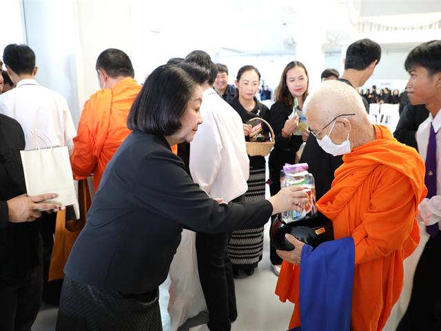 คณะทันตแพทยศาสตร์ มหาวิทยาลัยพะเยา เข้าร่วมพิธีตักบาตรอุทิศถวายเป็นพระกุศล เนื่องในวาระครบปัณรสมวาร