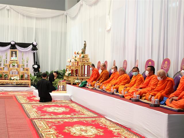 คณะทันตแพทยศาสตร์ มหาวิทยาลัยพะเยา เข้าร่วมพิธีตักบาตรอุทิศถวายเป็นพระกุศล เนื่องในวาระครบปัณรสมวาร