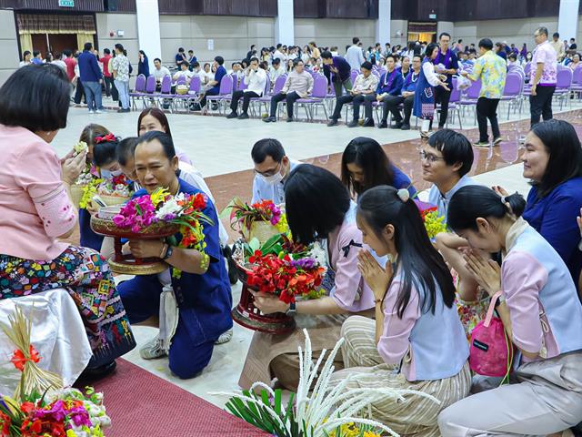 LINE_ALBUM_สระเกล้าดำหัว69_260423_30.jpg
