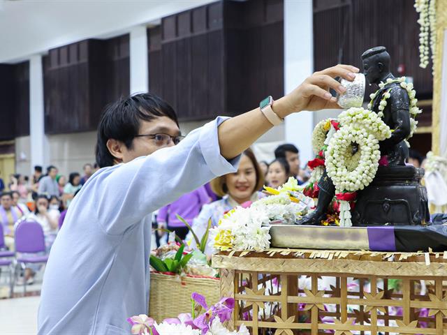 LINE_ALBUM_สระเกล้าดำหัว69_260423_35.jpg