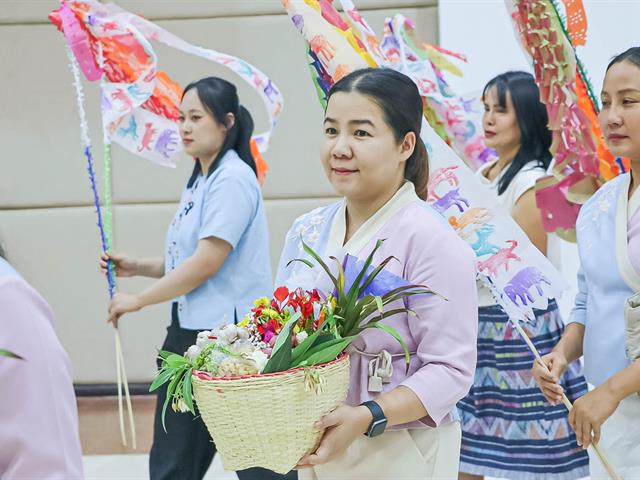 LINE_ALBUM_สระเกล้าดำหัว69_260423_66.jpg