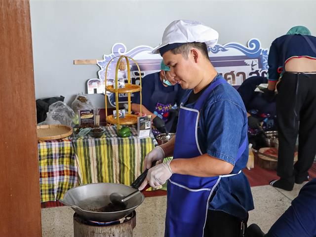 LINE_ALBUM_สระเกล้าดำหัว69_260423_75.jpg