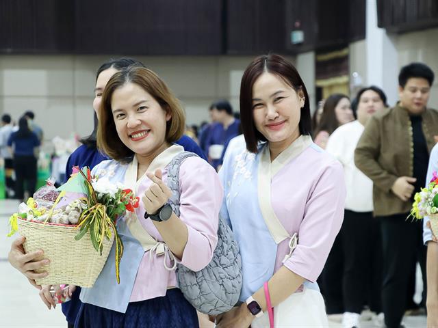 LINE_ALBUM_สระเกล้าดำหัว69_260423_41.jpg