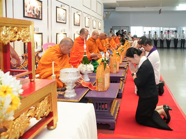 คณะทันตแพทยศาสตร์ มหาวิทยาลัยพะเยา เข้าร่วมพิธีสมโภชเทียนพรรษาและรับมอบต้นเทียนพรรษา ประจำปี 2569
