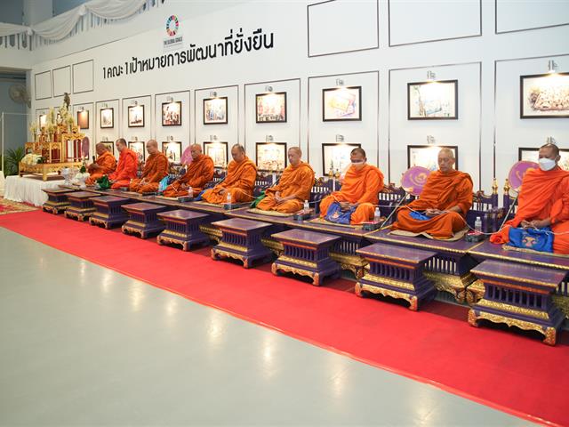 คณะทันตแพทยศาสตร์ มหาวิทยาลัยพะเยา เข้าร่วมพิธีสมโภชเทียนพรรษาและรับมอบต้นเทียนพรรษา ประจำปี 2569