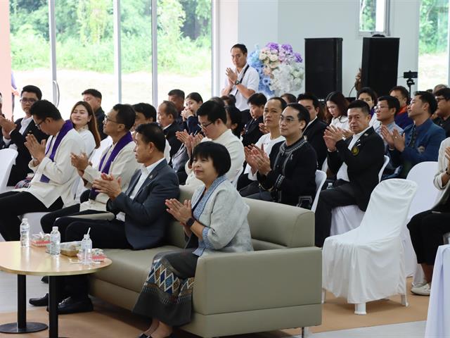 คณะกรรมการธรรมาภิบาลจังหวัดพะเยา (ก.ธ.จ. พะเยา) เยี่ยมติดตามโครงการอาคารการเรียนรู้และอนุรักษ์นกยูงไทย พร้อมร่วมพิธีเปิดคลินิกรักษาสัตว์ มหาวิทยาลัยพะเยา