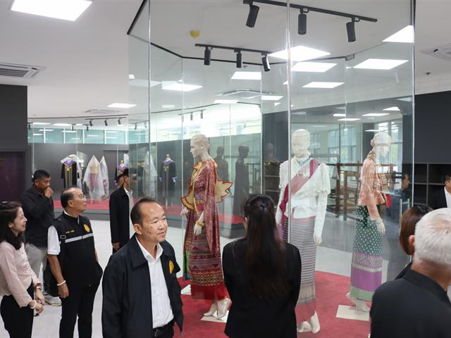 คณะกรรมการธรรมาภิบาลจังหวัดพะเยา (ก.ธ.จ. พะเยา) เยี่ยมติดตามโครงการอาคารการเรียนรู้และอนุรักษ์นกยูงไทย พร้อมร่วมพิธีเปิดคลินิกรักษาสัตว์ มหาวิทยาลัยพะเยา