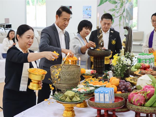 คณะกรรมการธรรมาภิบาลจังหวัดพะเยา (ก.ธ.จ. พะเยา) เยี่ยมติดตามโครงการอาคารการเรียนรู้และอนุรักษ์นกยูงไทย พร้อมร่วมพิธีเปิดคลินิกรักษาสัตว์ มหาวิทยาลัยพะเยา