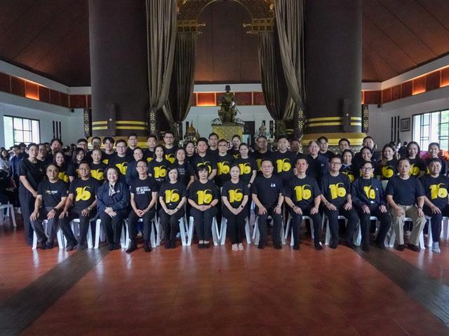 คณะทันตแพทยศาสตร์ มหาวิทยาลัยพะเยา ร่วมกิจกรรมทำบุญตักบาตร "ฮ่วมใจ๋ตักบาตร ต้อนรับน้องใหม่ สู่รั้ว ม.พะเยา" เนื่องในโอกาสวันสถาปนามหาวิทยาลัยพะเยา ครบรอบ 16 ปี