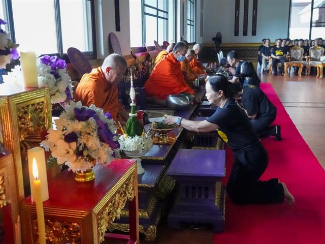 คณะทันตแพทยศาสตร์ มหาวิทยาลัยพะเยา ร่วมกิจกรรมทำบุญตักบาตร "ฮ่วมใจ๋ตักบาตร ต้อนรับน้องใหม่ สู่รั้ว ม.พะเยา" เนื่องในโอกาสวันสถาปนามหาวิทยาลัยพะเยา ครบรอบ 16 ปี