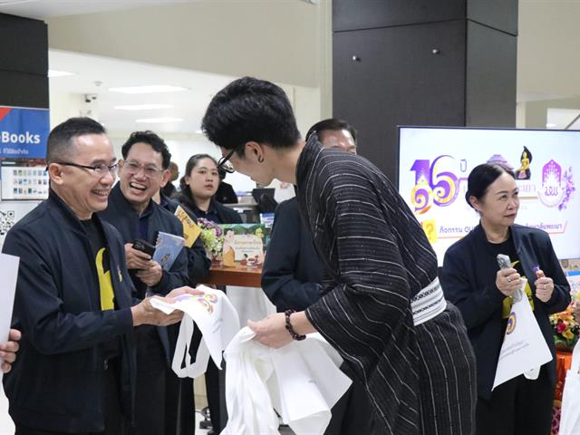 คณะศิลปศาสตร์ร่วมจัดนิทรรศการเฉลิมฉลอง 16 ปี มหาวิทยาลัยพะเยา ณ จุด Check-in สถาบันนวัตกรรมการเรียนรู้