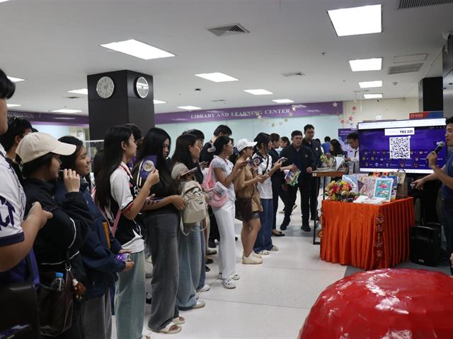 คณะศิลปศาสตร์ร่วมจัดนิทรรศการเฉลิมฉลอง 16 ปี มหาวิทยาลัยพะเยา ณ จุด Check-in สถาบันนวัตกรรมการเรียนรู้