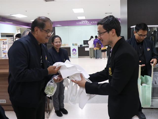 คณะศิลปศาสตร์ร่วมจัดนิทรรศการเฉลิมฉลอง 16 ปี มหาวิทยาลัยพะเยา ณ จุด Check-in สถาบันนวัตกรรมการเรียนรู้