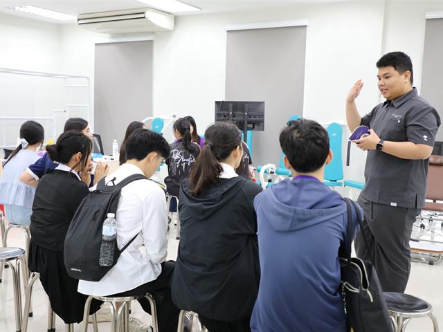 คณะทันตแพทยศาสตร์ มหาวิทยาลัยพะเยา ร่วมเปิดนิทรรศการ 16 เรื่องเล่าดีดี 16 ปี มหาวิทยาลัยพะเยา สู่ความยั่งยืน ถ่ายทอดความสำเร็จจากพลังความร่วมมือ สร้างคุณค่าสู่ชุมชนและสังคม