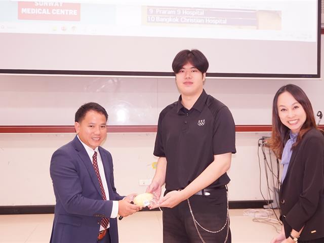 สาขาวิชาภาษาอังกฤษ คณะศิลปศาสตร์ มหาวิทยาลัยพะเยา จัดโครงการภาษาอังกฤษเพื่อวิชาชีพ กิจกรรมที่ 1 การแปลและล่าม เพื่อเตรียมพร้อมนิสิตก่อนออกฝึกงาน และพัฒนาทักษะการแปลและล่าม