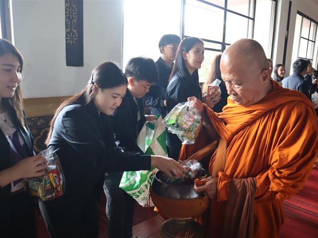 ENG-ฮ่วมใจ๋ตักบาตร (7).JPG