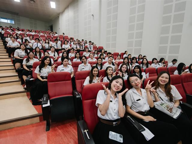หลักสูตรวิทยาศาสตรบัณฑิต สาขาวิชาอนามัยสิ่งแวดล้อม จัดพิธีมอบเสื้อปฏิบัติการวิชาชีพ ประจำปีการศึกษา 2569
