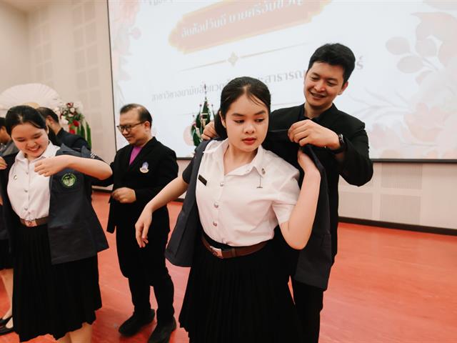 หลักสูตรวิทยาศาสตรบัณฑิต สาขาวิชาอนามัยสิ่งแวดล้อม จัดพิธีมอบเสื้อปฏิบัติการวิชาชีพ ประจำปีการศึกษา 2569