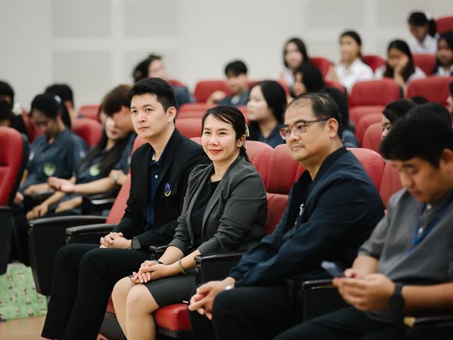 หลักสูตรวิทยาศาสตรบัณฑิต สาขาวิชาอนามัยสิ่งแวดล้อม จัดพิธีมอบเสื้อปฏิบัติการวิชาชีพ ประจำปีการศึกษา 2569