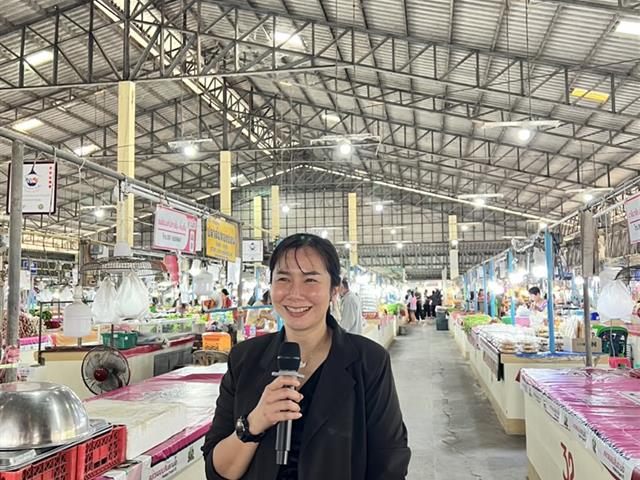 ลักสูตรวิทยาศาสตรบัณฑิต สาขาวิชาอนามัยสิ่งแวดล้อม คณะสาธารณสุขศาสตร์ มหาวิทยาลัยพะเยา ได้ลงพื้นที่ศึกษาดูงานและฝึกปฏิบัติการตรวจประเมินด้านสุขาภิบาลอาหารในสถานประกอบการจริง ณ ตลาดสดท่าวังทอง จังหวัดพะเยา