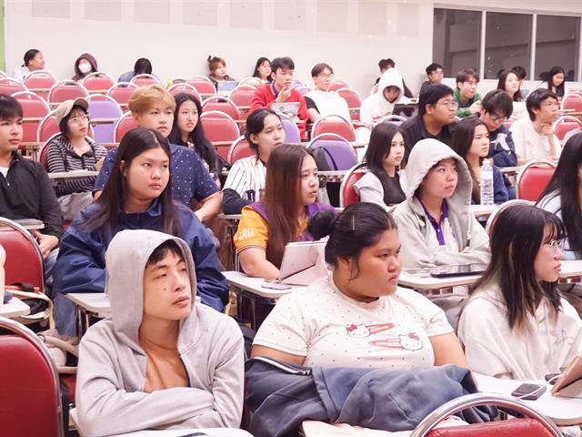 สาขาวิชาภาษาอังกฤษ คณะศิลปศาสตร์ มหาวิทยาลัยพะเยา จัดโครงการภาษาอังกฤษเพื่อวิชาชีพ กิจกรรมที่ 2 แนะแนวอาชีพ เพื่อเตรียมพร้อมนิสิตก่อนออกฝึกงาน
