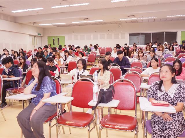 สาขาวิชาภาษาอังกฤษ คณะศิลปศาสตร์ มหาวิทยาลัยพะเยา จัดโครงการภาษาอังกฤษเพื่อวิชาชีพ กิจกรรมที่ 2 แนะแนวอาชีพ เพื่อเตรียมพร้อมนิสิตก่อนออกฝึกงาน