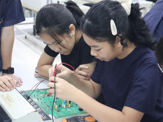 ENG-1 School 1Ex (10).JPG