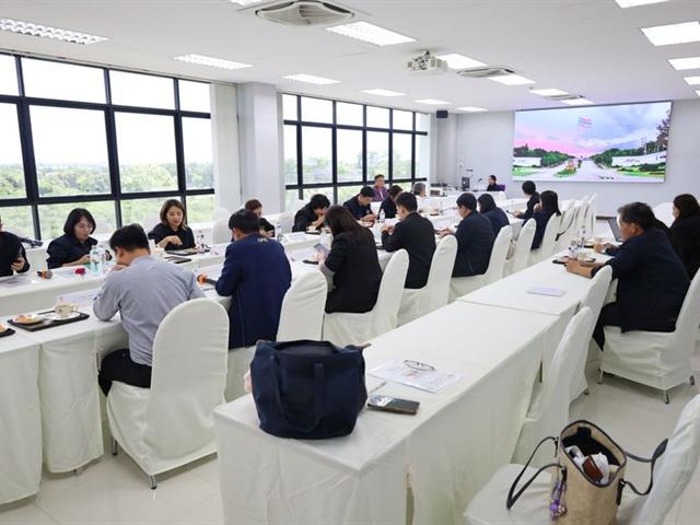 วิทยาเขตเชียงราย ต้อนรับคณะกระทรวงศึกษาธิการ แลกเปลี่ยนองค์ความรู้ด้านการวิเคราะห์ข้อมูลเพื่อการพัฒนานโยบายการศึกษาเชิงประจักษ์