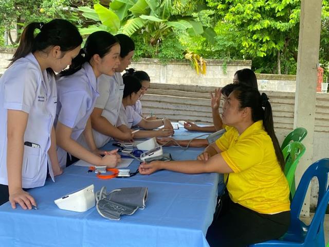 กายภาพบำบัดสัมผัสชุมชน เสริมสร้างสุขภาวะ ณ บ้านร่องครก