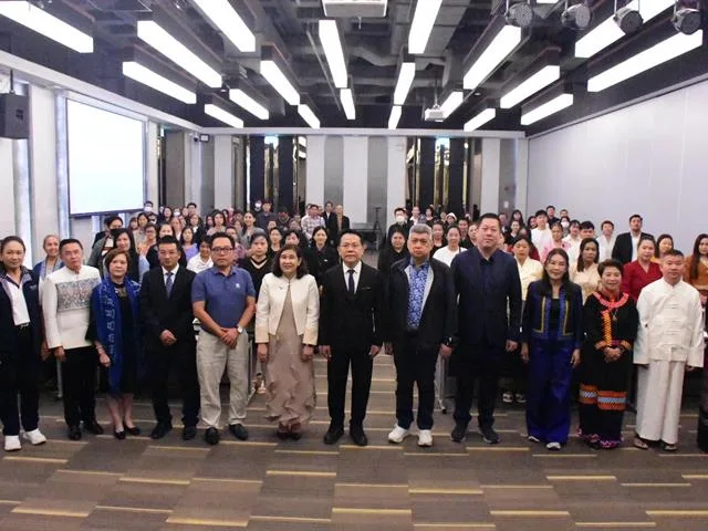 ผู้เข้าร่วมโครงการร่วมฟังบรรยาย การเสวนา