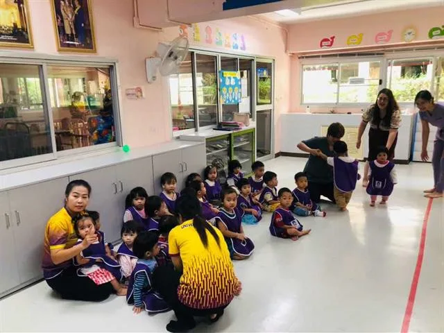 คณะทันตแพทยศาสตร์ มหาวิทยาลัยพะเยา งานสนับสนุนบริการสุขภาพ โรงพยาบาลทันตกรรม ให้บริการตรวจสุขภาพช่องปากและเคลือบฟลูออไรด์แก่เด็กปฐมวัย ณ ศูนย์พัฒนาเด็กเล็ก คณะพยาบาลศาสตร์ มหาวิทยาลัยพะเยา